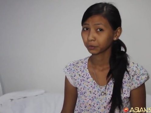 Мужик подцепил тайскую девушку и хорошенько трахнул ее в гостиничном номере